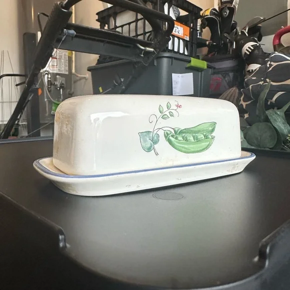 Pfaltzgraff Ceramic Butter Dish with Green Pea Pod Design - Picture 4 of 6